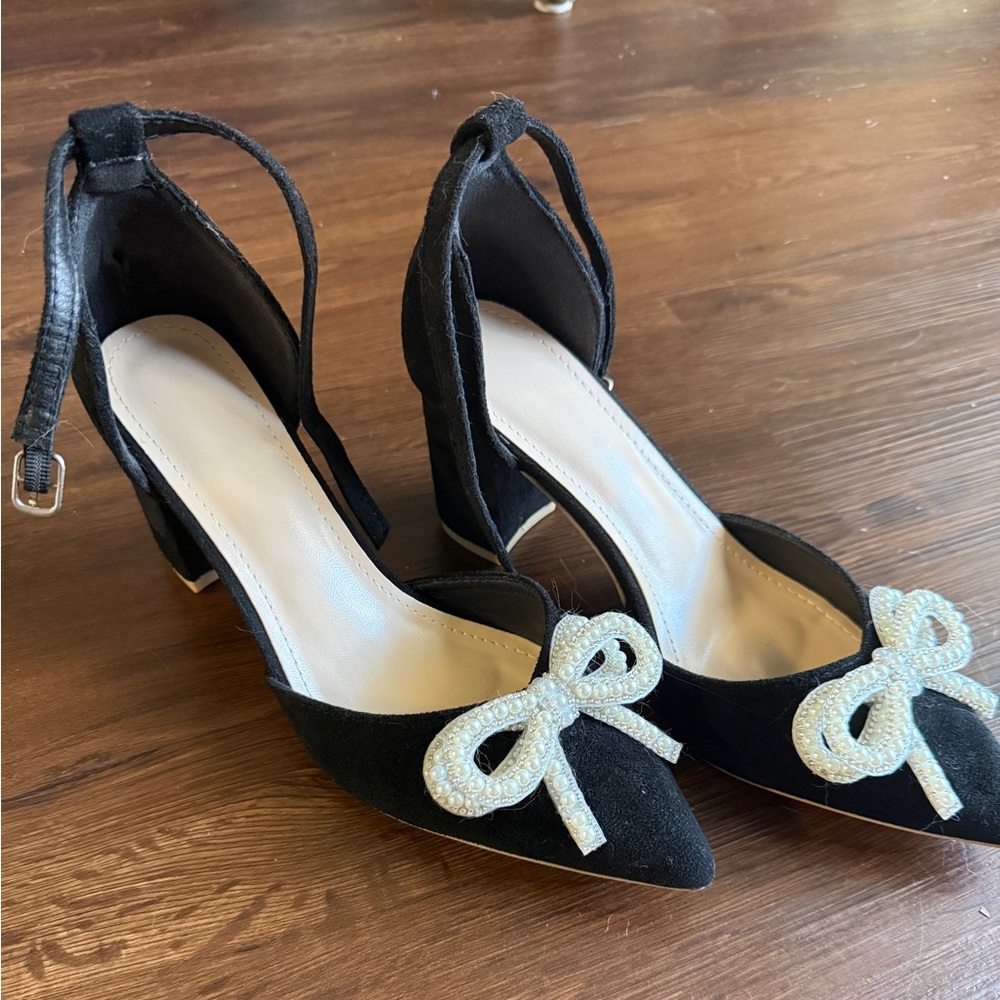 Elegant Black Women's Heels with Bow Accent